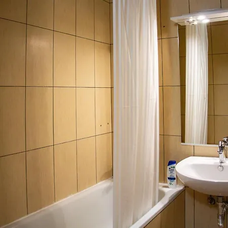 דירה Three Bedroom 